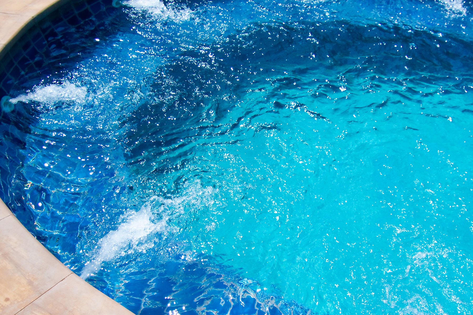 Tips Agar Air Kolam Renang Jernih